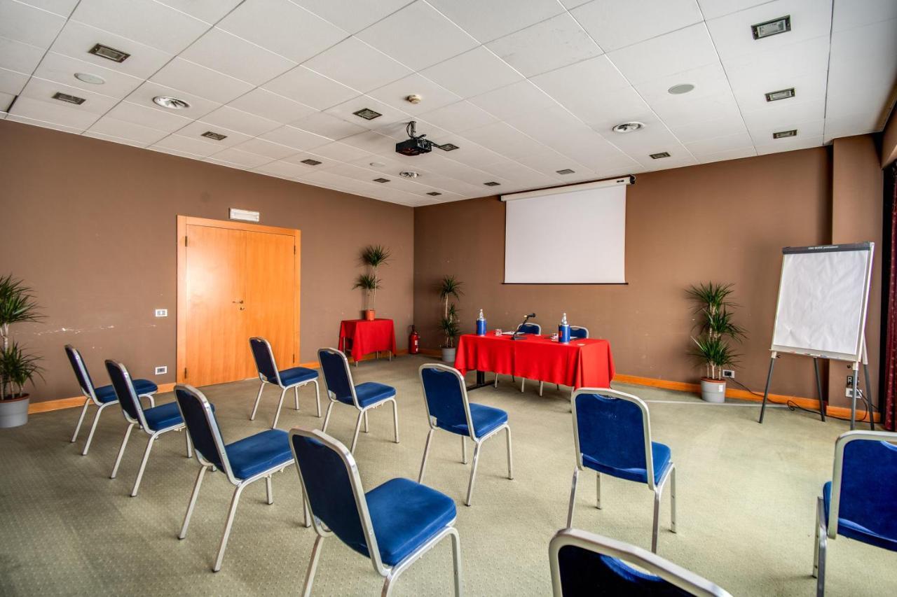 Hotel Della Rotonda Saronno Exteriör bild